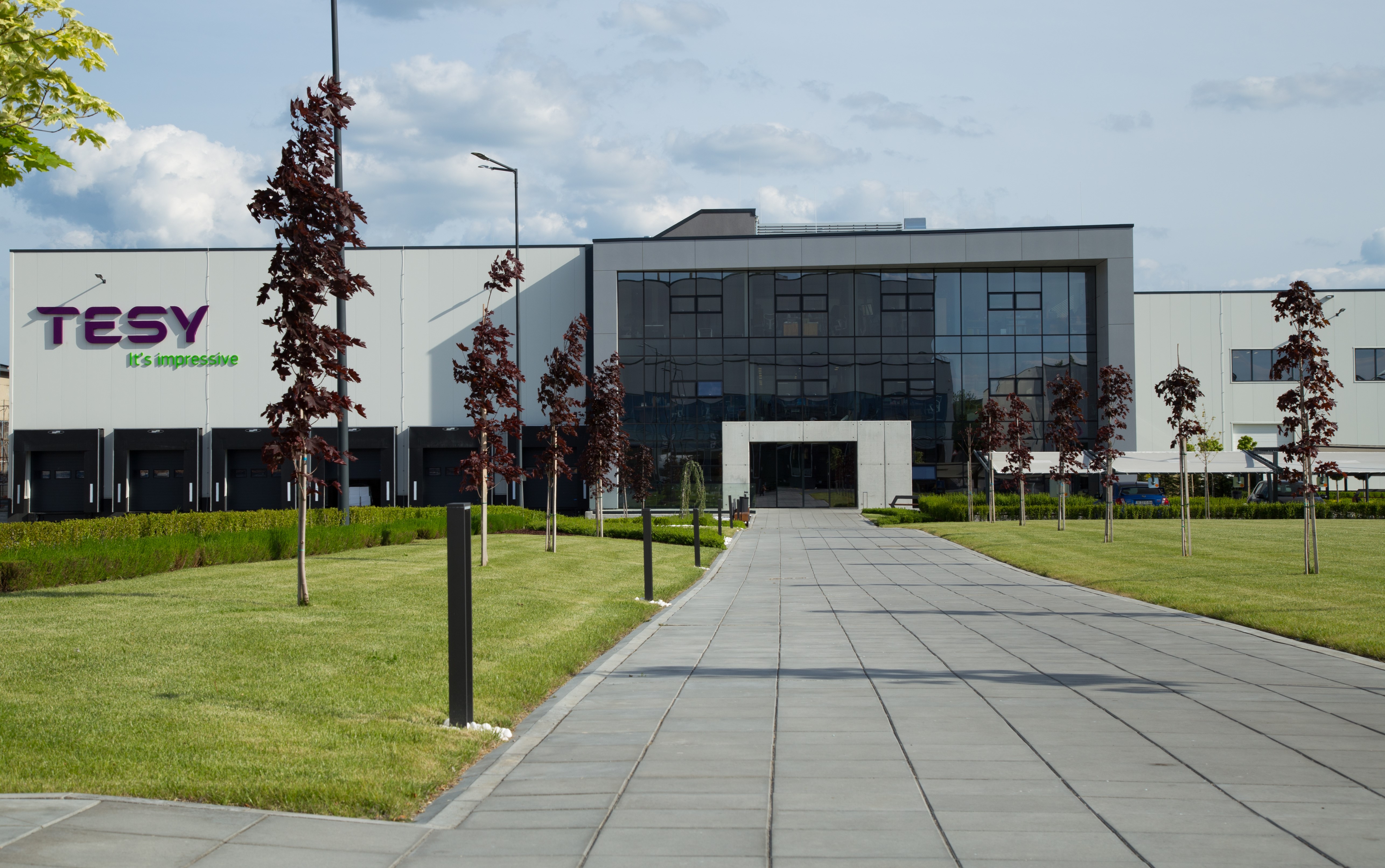 Хората от 12 националности са двигателят на компанията Хората от 12 националности са двигателят на компанията