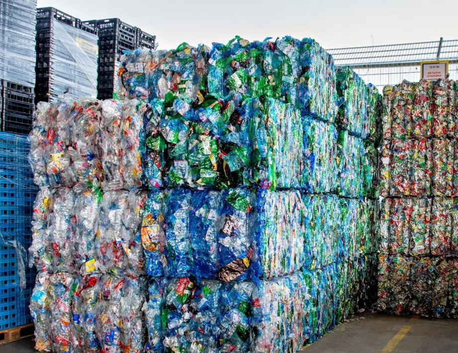 Близо 28 тона бутилки и кенове са предадени за рециклиране от Kaufland