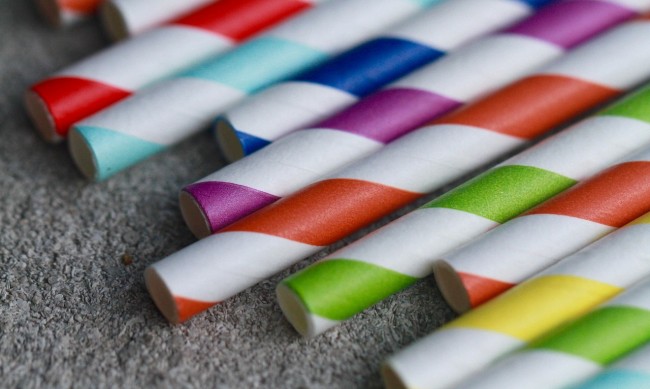 Има ли риск за здравето: Хартиените сламки съдържат вечни химикали