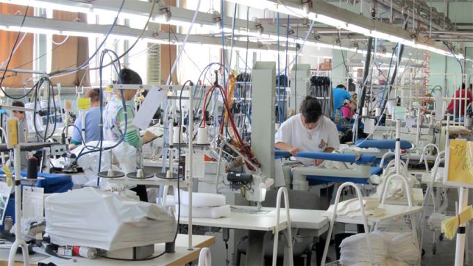 Производства затварят - поне 11 шивашки и автозаводи са спрели