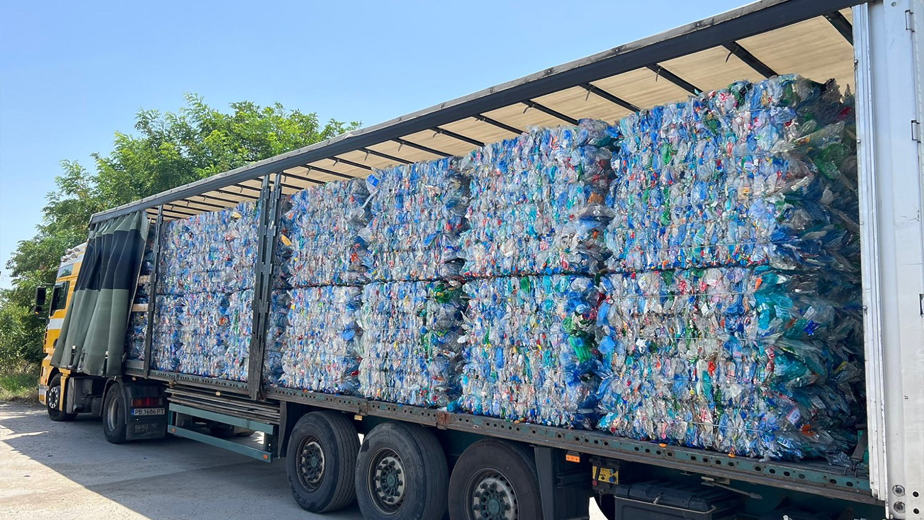 Лидл предаде за рециклиране първите 16 тона пластмасови бутилки от автоматите за разделно събиране