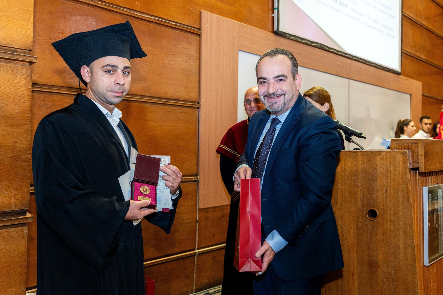 Председателят на БСК участва във връчването на дипломите на випуск 2023 на УХТ