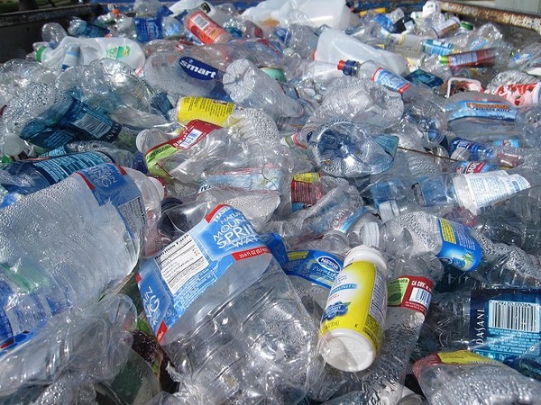 Бизнесът е против връщането на пластмасови бутилки срещу пари