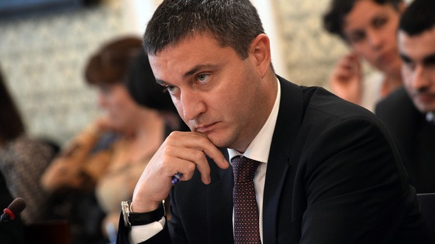 Горанов предлага общините да повишат имотните данъци