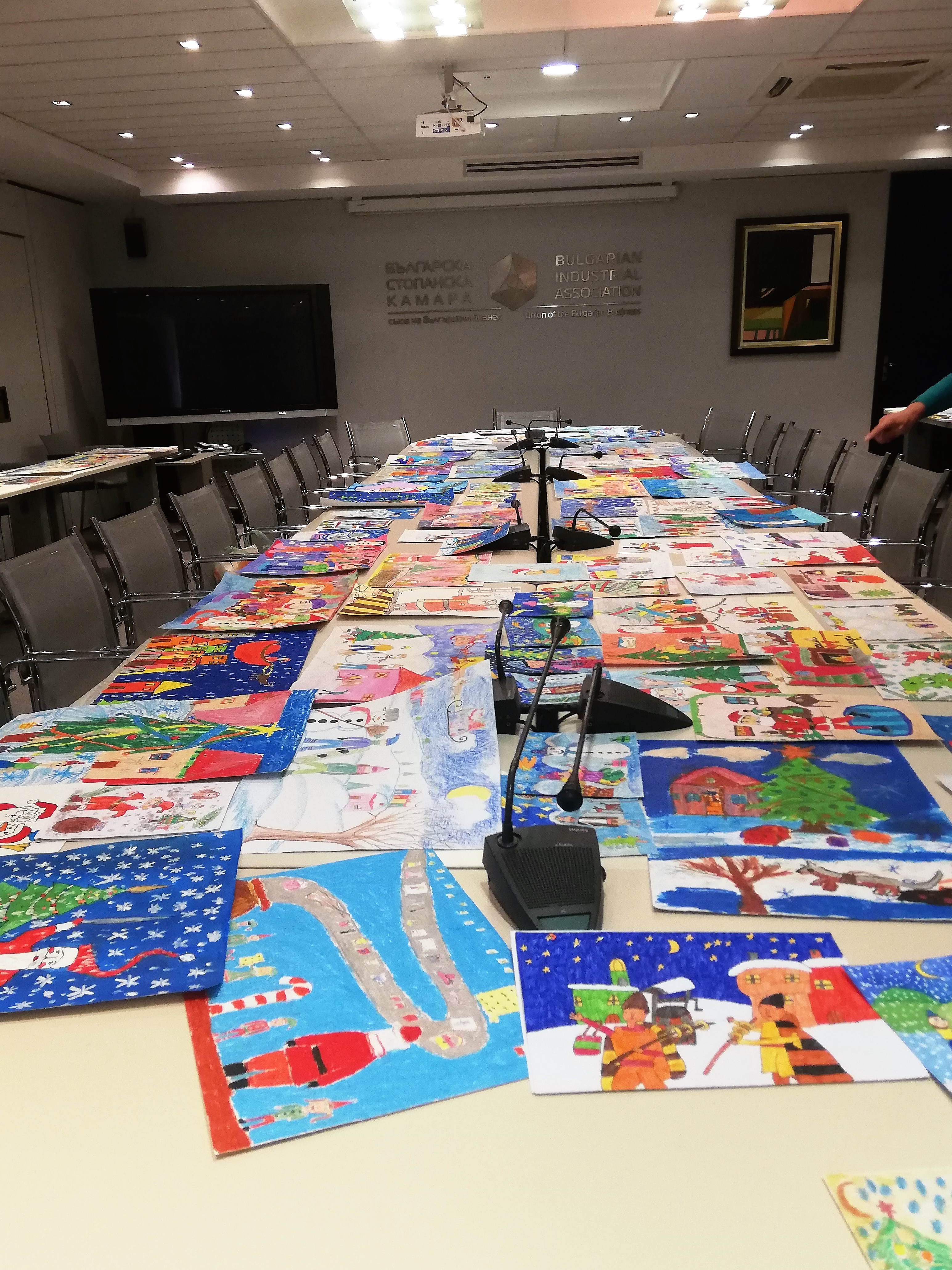 186 деца се включиха конкурса на Българска стопанска камара за детска рисунка “Коледата е възможна”