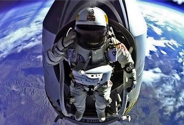 Феликс Баумгартнер скочи от ръба на Космоса и премина звуковата бариера