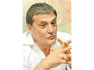 Слагат солари на панелките