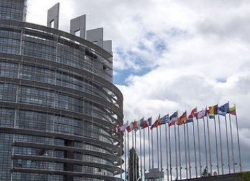 Европейската комисия и евродепутатите се обявиха за отпадане на ограниченията за български работници