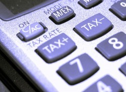 Бюджет, данъци и такси