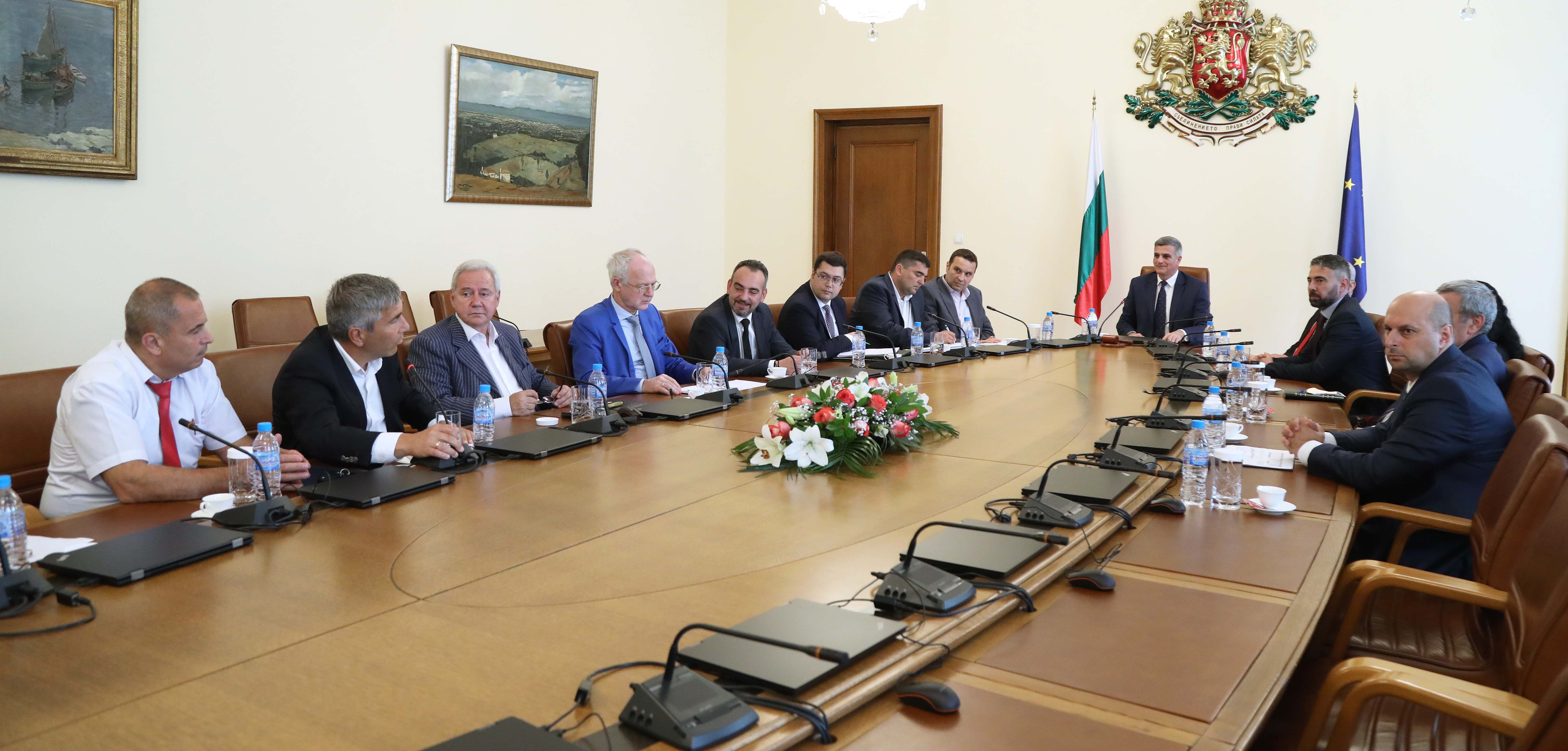Премиерът Стефан Янев се срещна с представители на  работодателски организации