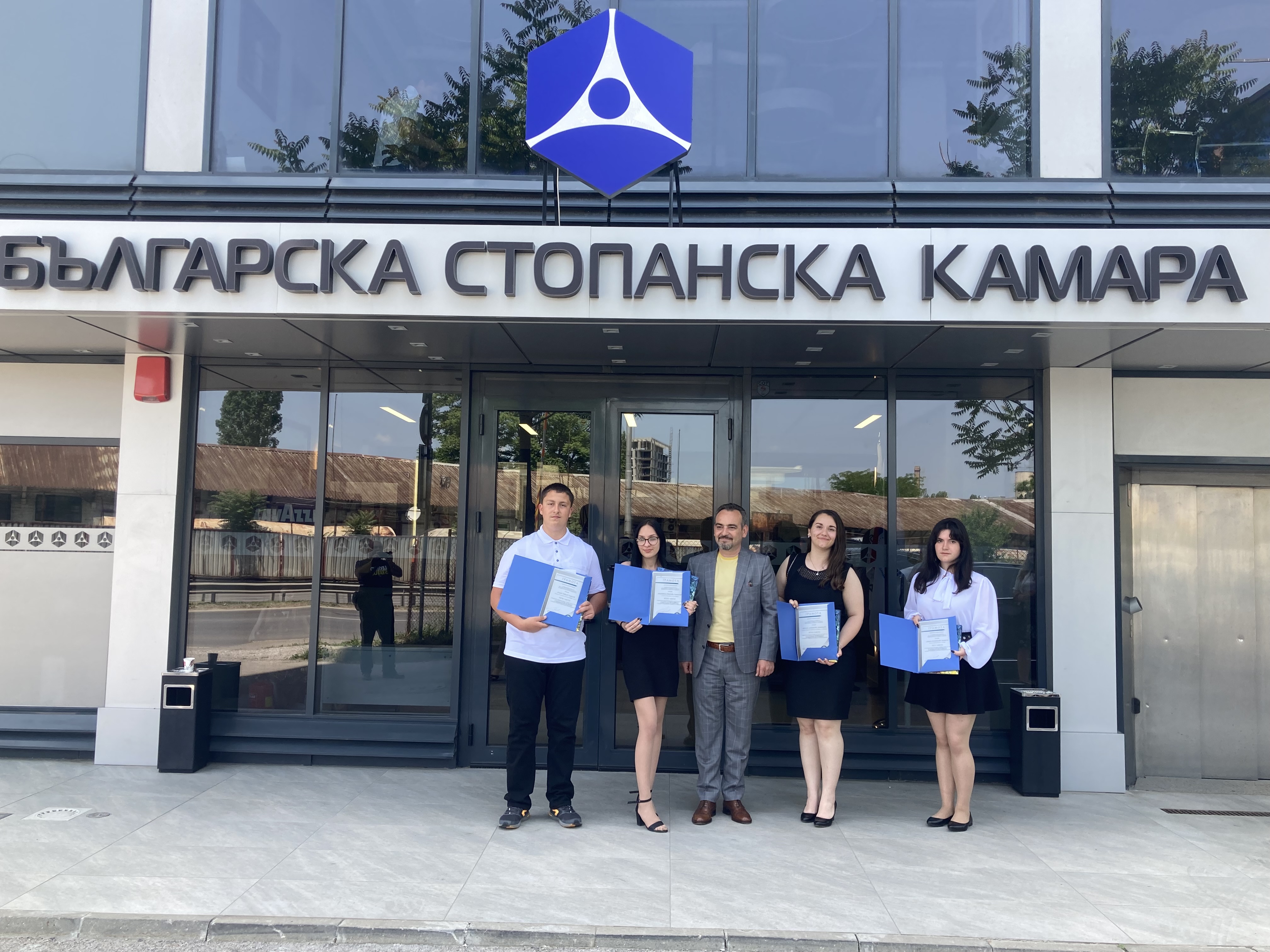 Председателят на БСК награди участниците в Националния литературен конкурс на БСК