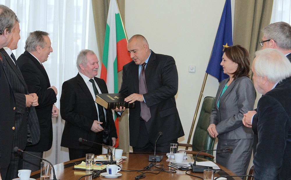 Учени и индустриалци се срещнаха с премиера Борисов